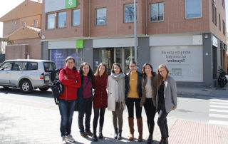 Día Internacional de la Mujer: Algunas de las mujeres que forman parte de Trevenque, ante su sede