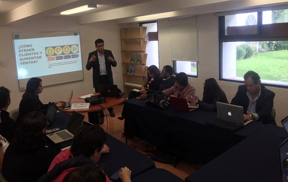 Eduardo Peña imparte un taller durante el Foro de Innovación  [...]
</p srcset=