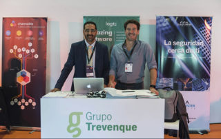 Rafael Maroto y Pablo Hidalgo, en el stand de Grupo Trevenque en Meet Magento Spain 2019